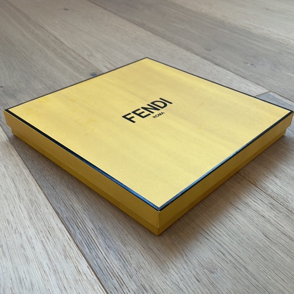 FENDI box - Picture 2 of 4